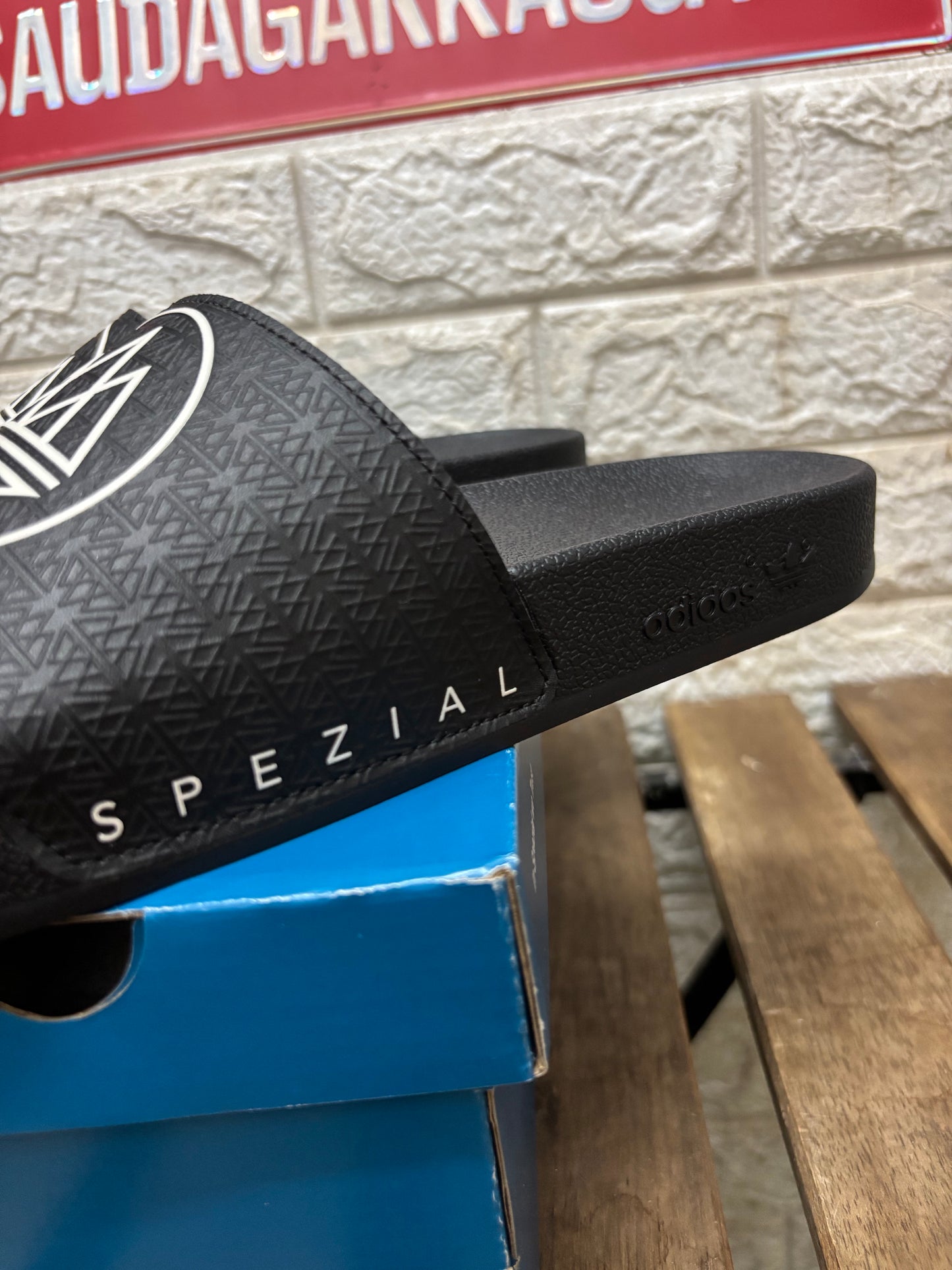 ADIDAS ADILETTE SPZL SLIDES Men