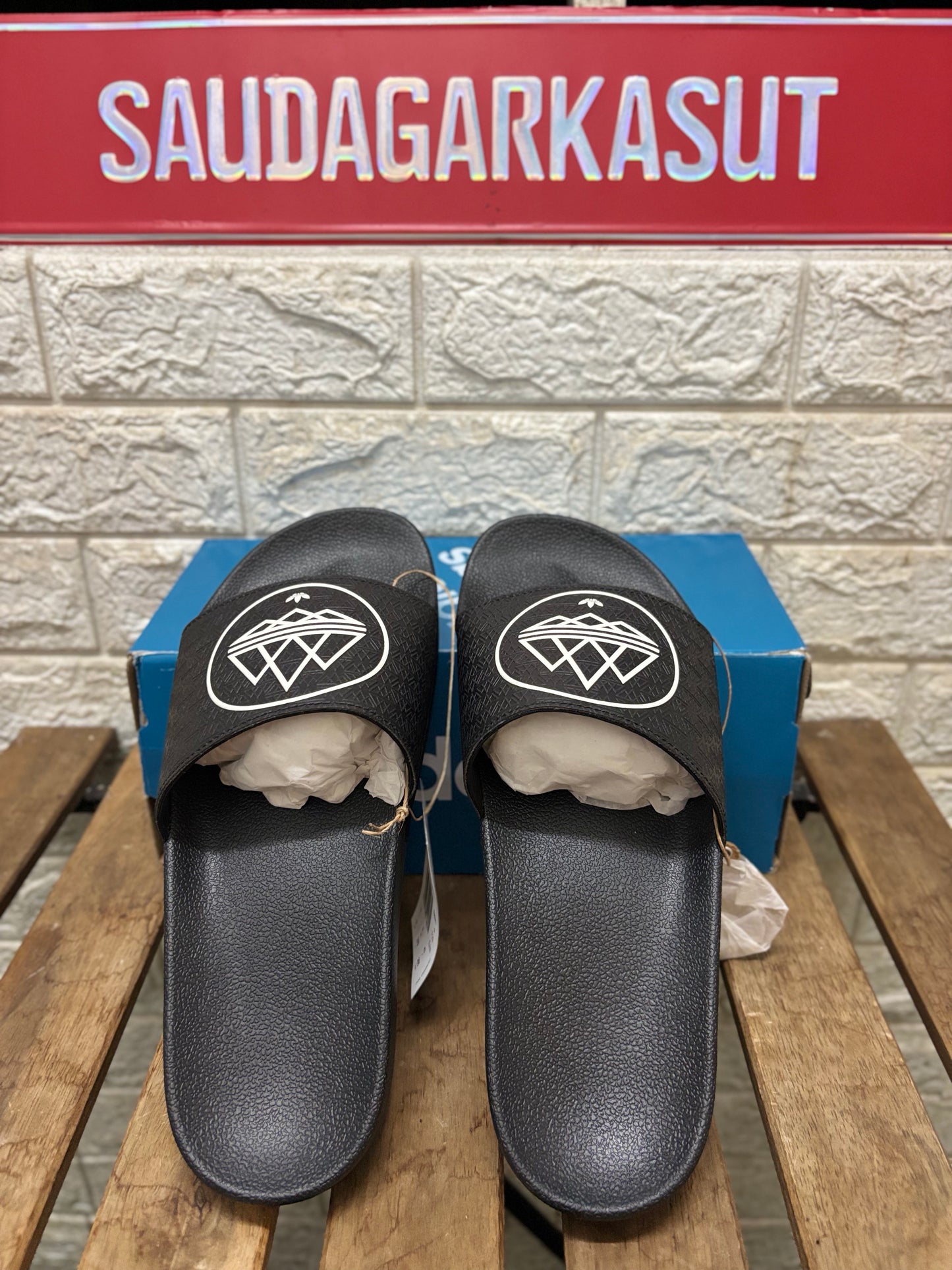 ADIDAS ADILETTE SPZL SLIDES Men