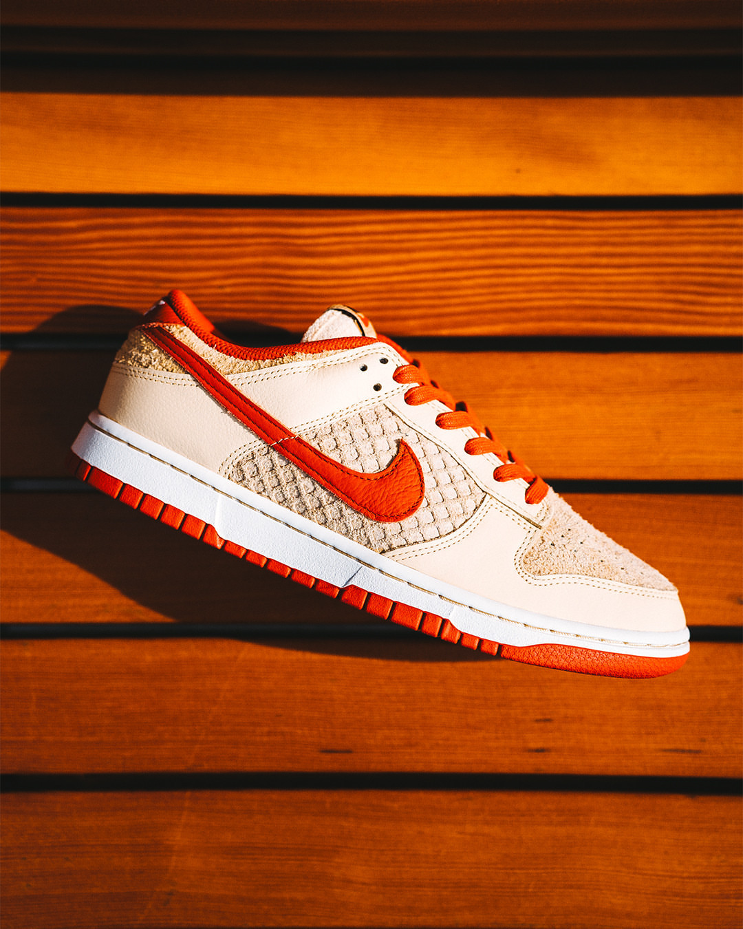 NIKE DUNK LOW RETRO SE “Strawberry Waffle” Men