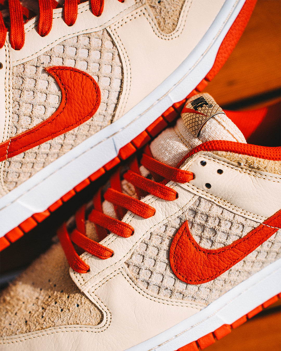 NIKE DUNK LOW RETRO SE “Strawberry Waffle” Men