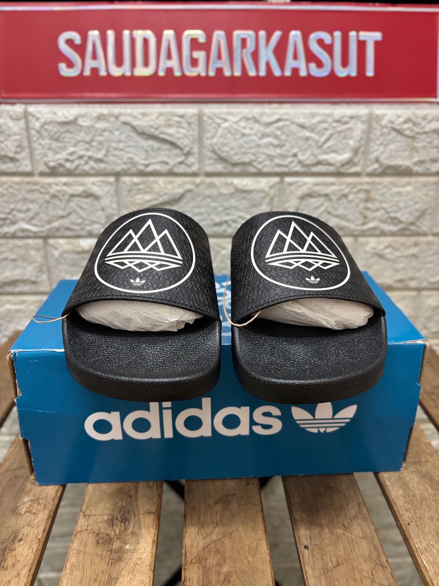 ADIDAS ADILETTE SPZL SLIDES Men