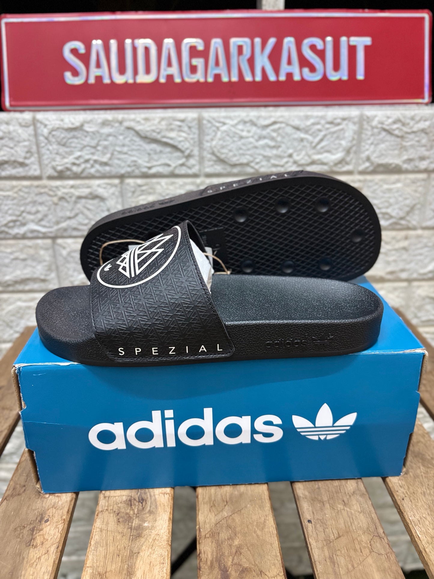 ADIDAS ADILETTE SPZL SLIDES Men