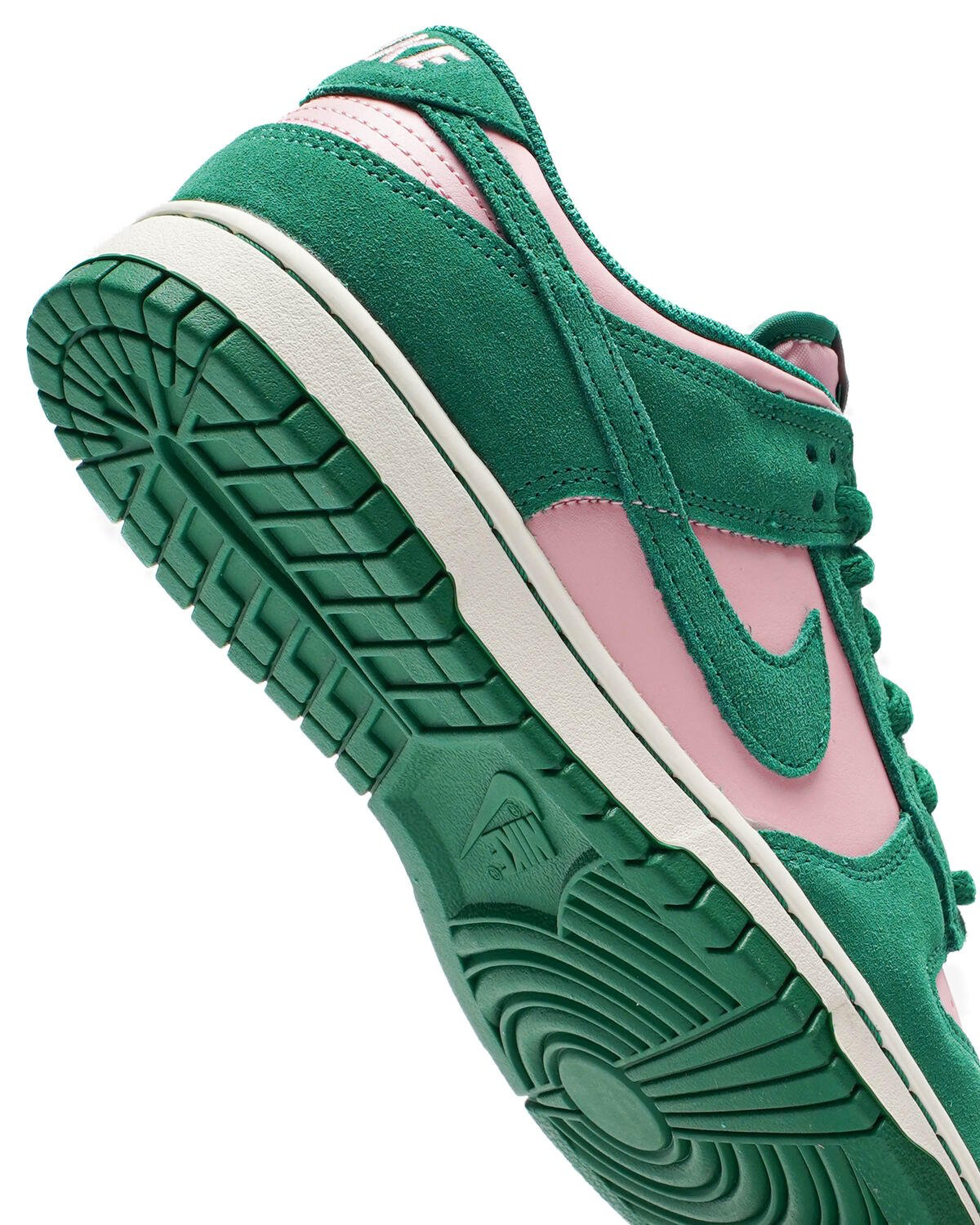 NIKE DUNK LOW RETRO SE “Pink Malachite”