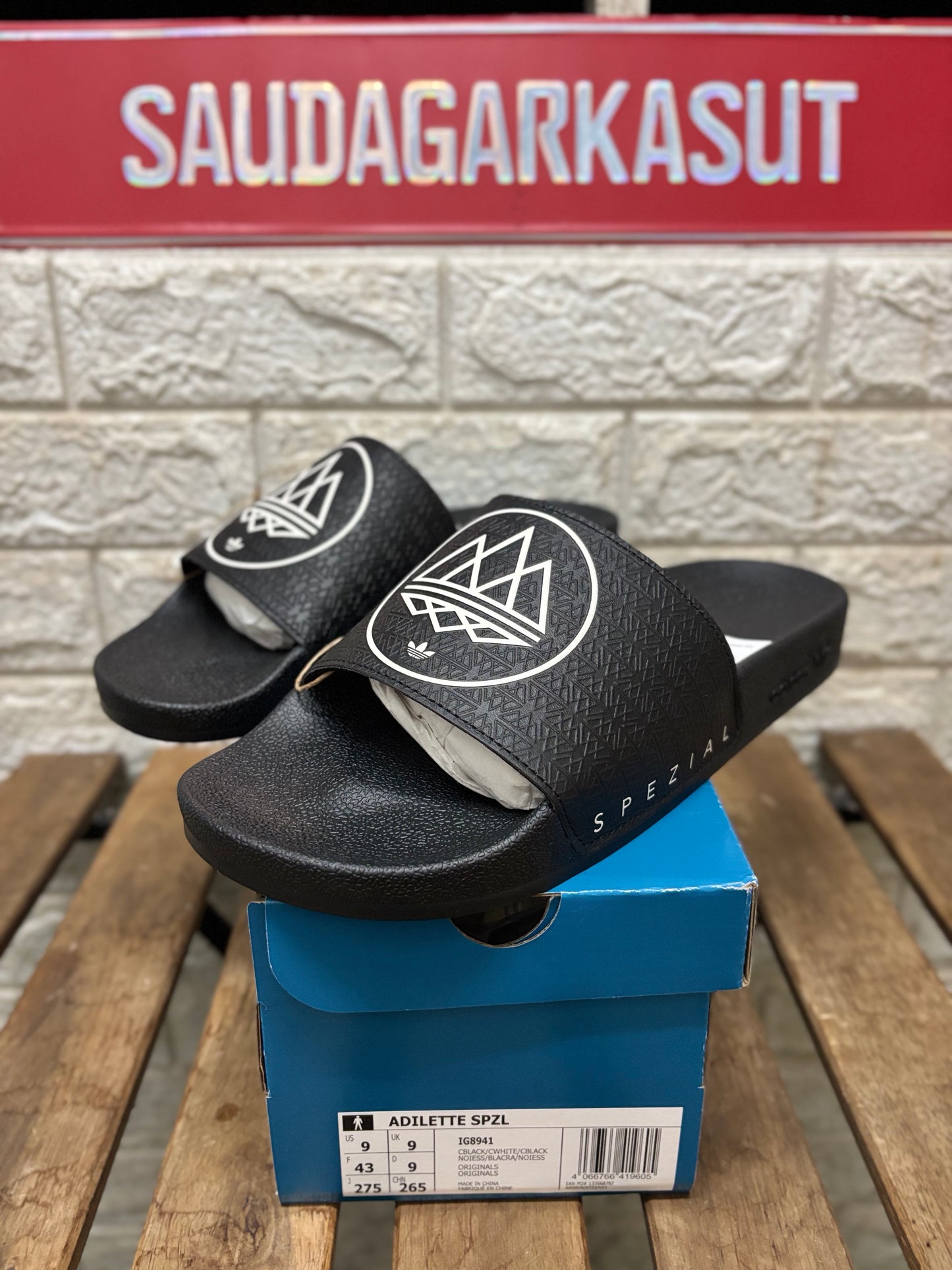 ADIDAS ADILETTE SPZL SLIDES Men