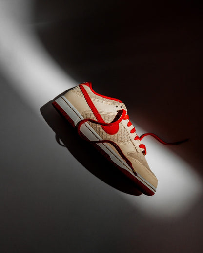 NIKE DUNK LOW RETRO SE “Strawberry Waffle” Men